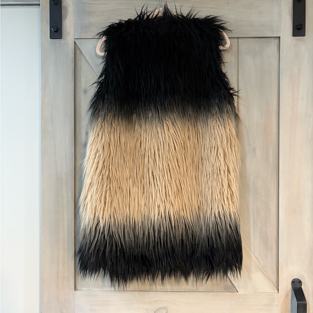 Anna Grace Black and Tan Faux Fur Vest - Picture 4 of 6